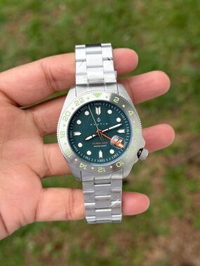 Nautis Global Dive Watch with Blue face and silver band and with Date men’s